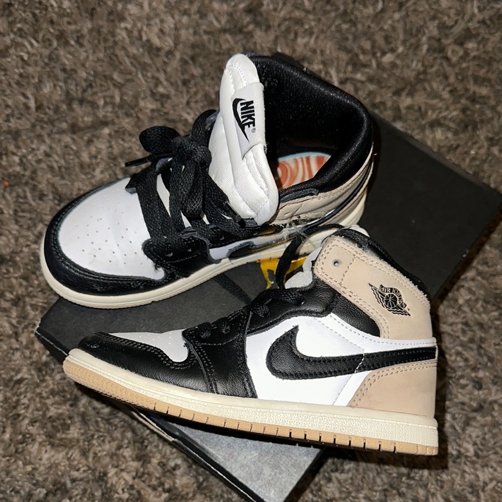Nike Black and White Sneakers High-Top Classic